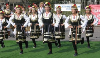Bulgarian girls dancing